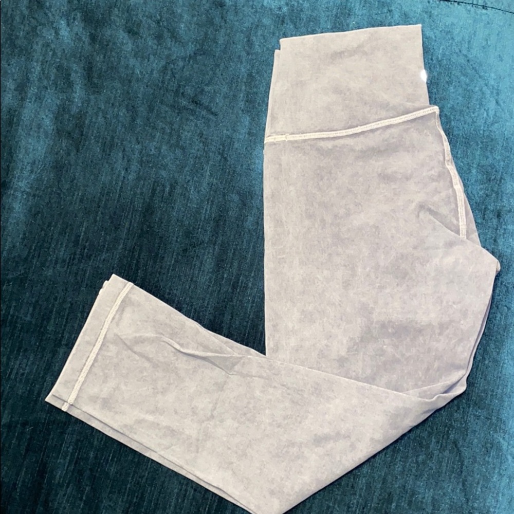 Lululemon WunderUnder size 6 23”/crop length